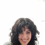 Profesora con técnicas didácticas y trucos para la enseñanza a personas con TDAH